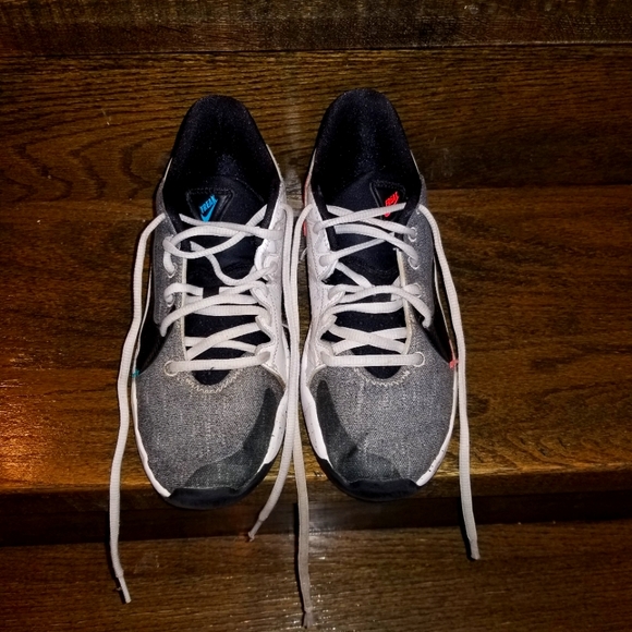 Children Nike shoes - Picture 1 of 10